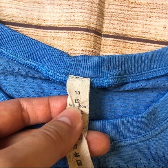 Lululemon Breeze By Muscle Crop Tank - Picture 3 of 6